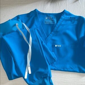 Figs scrub set in Extreme Blue